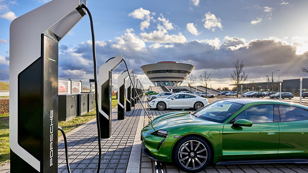 Η Porsche ανοίγει πάρκο ταχυφόρτισης ηλεκτρικών αυτοκινήτων ισχύος 7 MW στη Γερμανία.